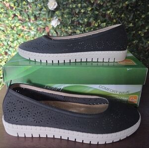 Easy Street Women's Nitza SlipOn Flats Black Perforated Cut Out Design Sz 9 NIB